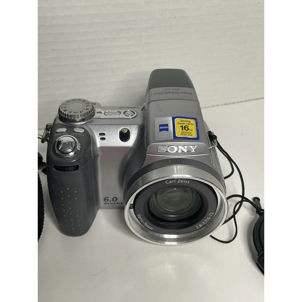 Sony Cyber-Shot DSC-H2 6 MP Digital Camera W/ Charger Case Silver Tested Read.
